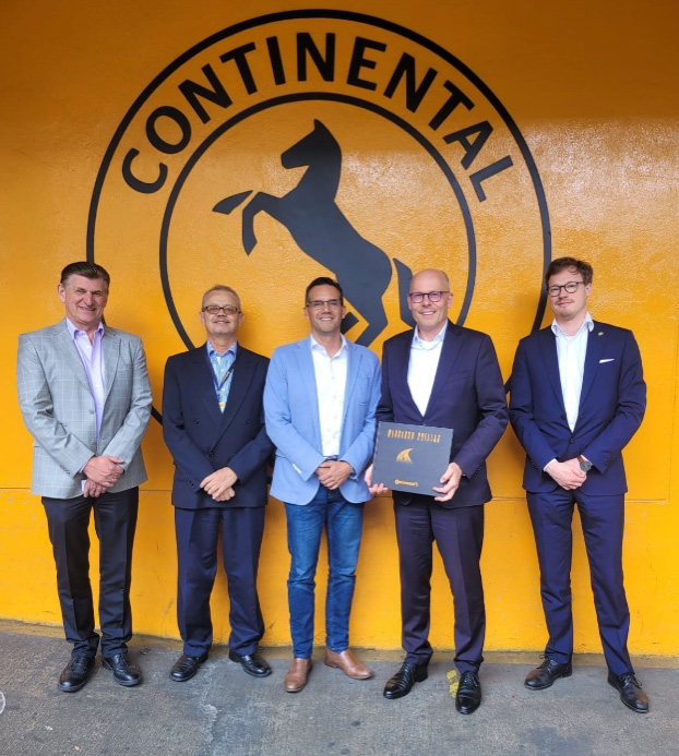 Visita de miembro de la comisión de asuntos exteriores y de representante de KAS