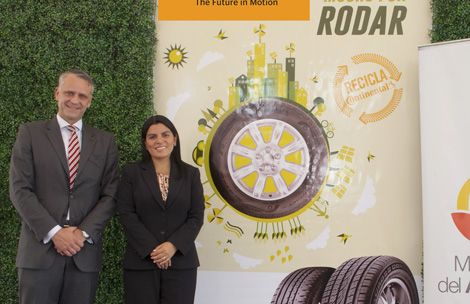 Entrega de certificación ambiental a artesanos 